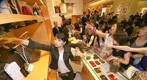 Chinese Luxury Shoppers